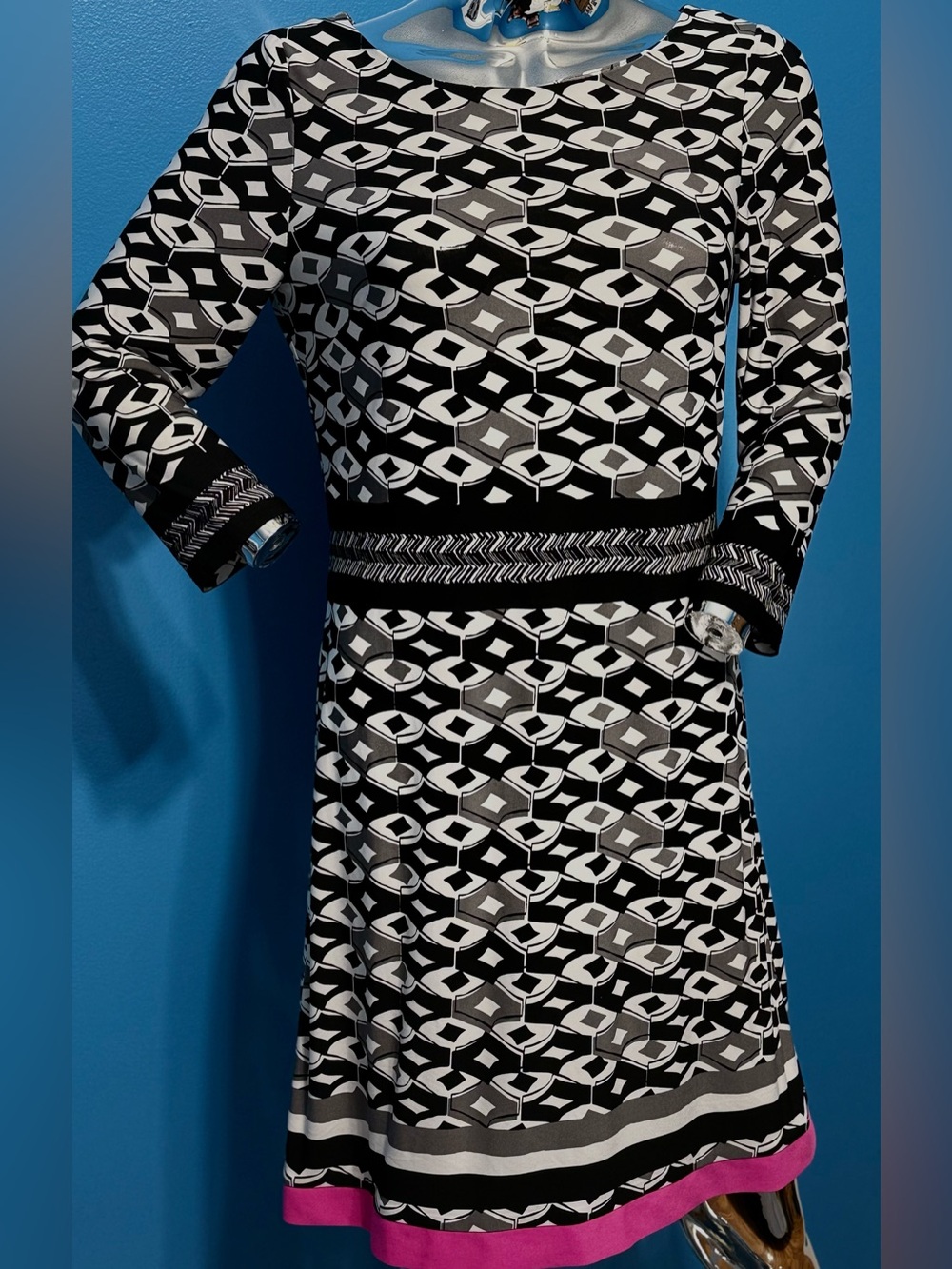 Eliza J Black, White & Gray Geometric Long-Sleeve Dress with Pink Hem